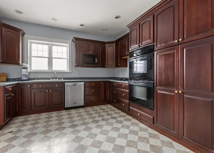 6 10Th Bottom Apartment