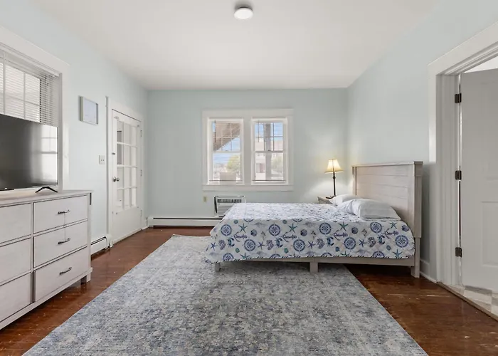 6 10Th Bottom Apartment